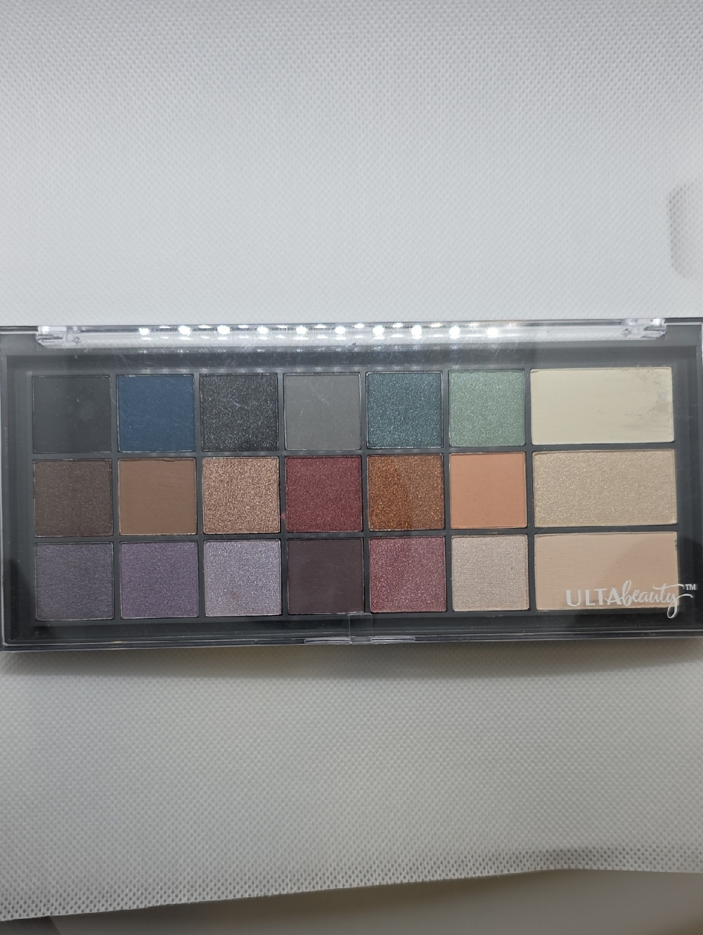 Ulta Beauty 18 Eyeshadow Palette in Blue, Green, Purple, Brown & Peach Tones NEW